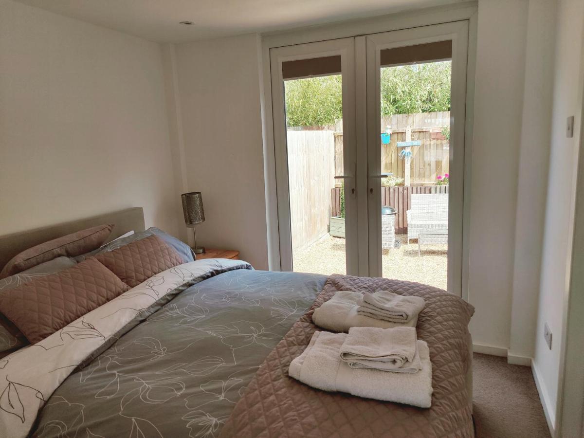 *Close To Beach* One Bedroom Suite With Parking Оверстранд Экстерьер фото